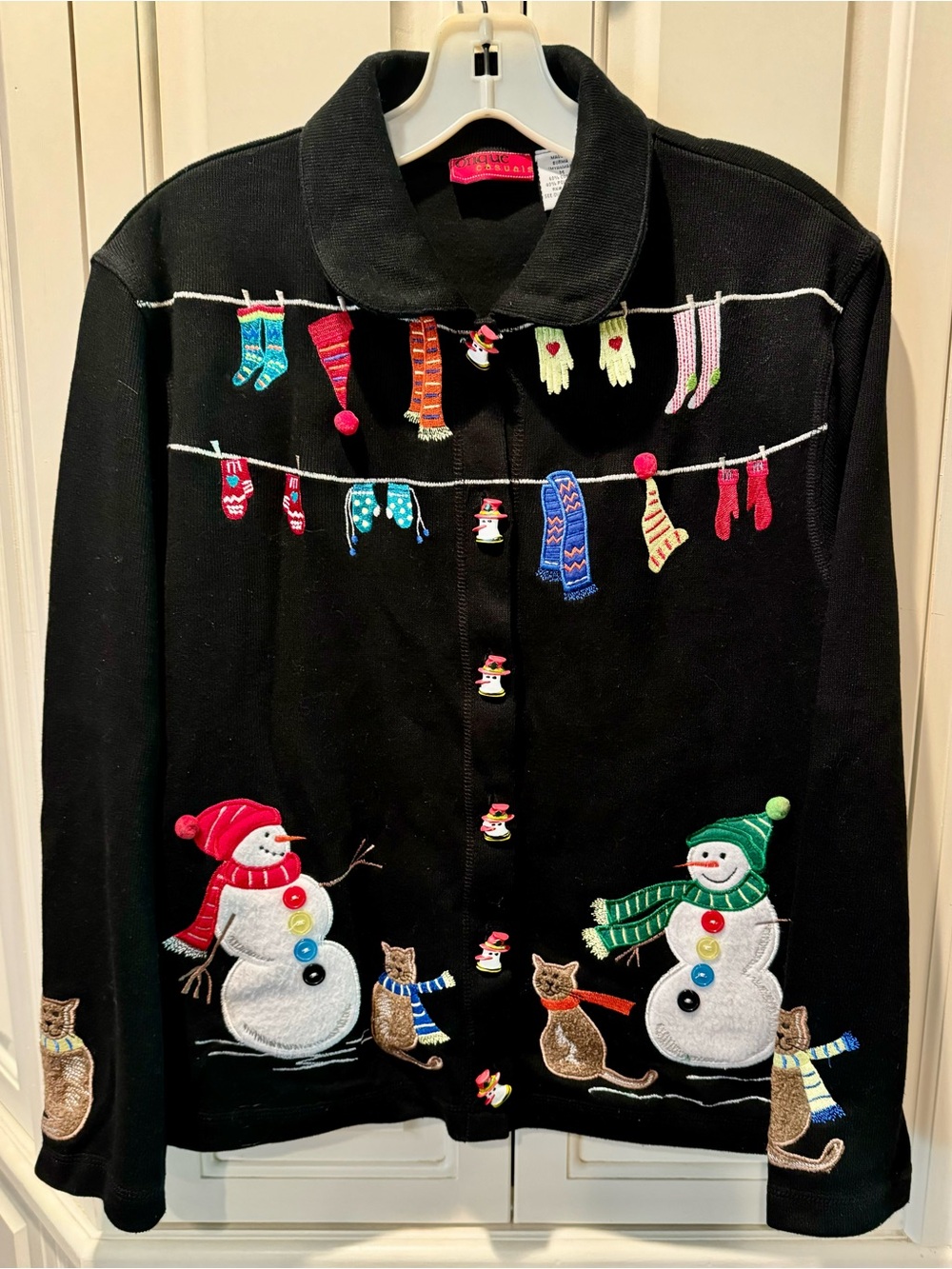 Women’s Onque Casuals Festive Holiday Sweater - Snowmen/Cats/Mittens - Size MED
